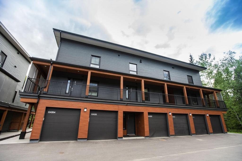 Апартаменты The Mac Shack By Revelstoke Vacations Экстерьер фото